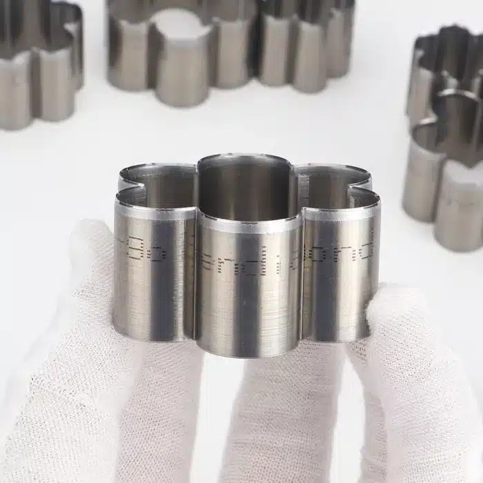 QJH 7 pièces matrice de découpe de cuir Faux pétale de fleur-ensemble d'outils de poinçonnage creux tranchant, travailleurs du cuir bricolage, artisans et passionnés 4